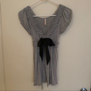 Gray & Black Women’s Top. Cute Bow Detail. Size S.